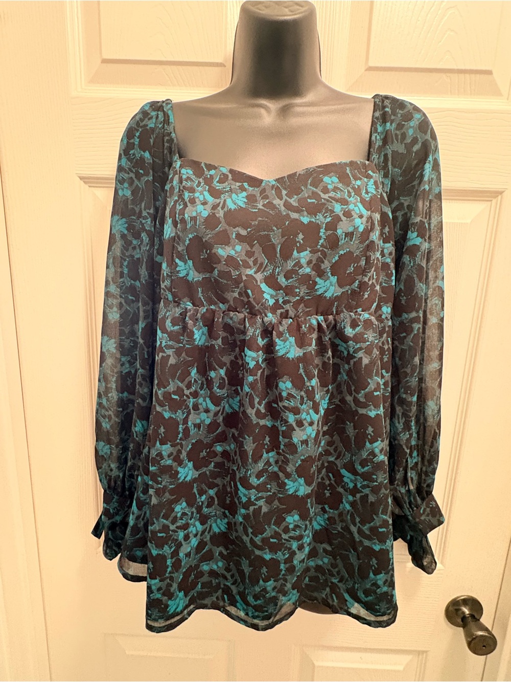 Sabel by Ingrid & Isabel Floral Blouse M Emerald Green Black Sheer Sleeve